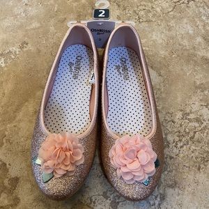 OshKosh Glitter Rose Gold Slip On Shoes! Size 2!💗